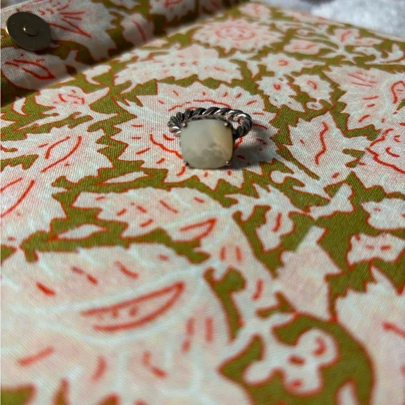 Pandora Mother of Pearl ring - Picture 4 of 4